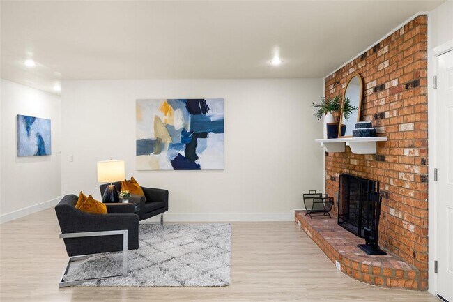 Building Photo - 3205 Santa Monica Dr