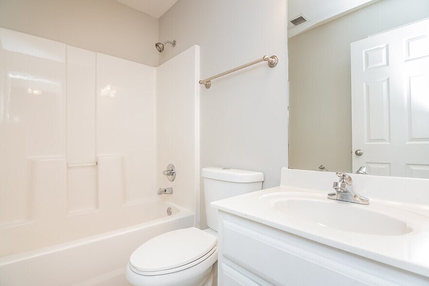 Building Photo - 115 Mossy Springs Dr