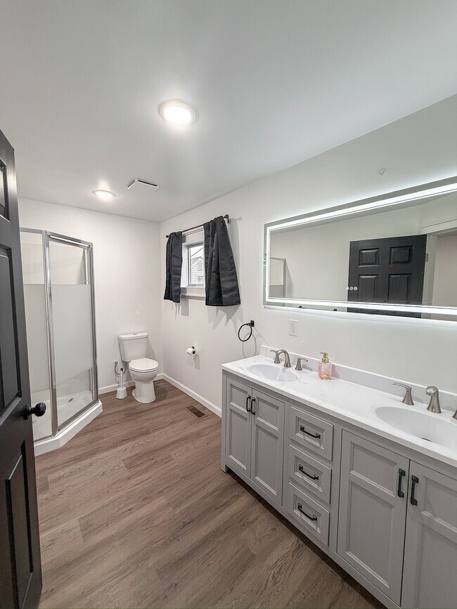 Building Photo - 613 Oakland Ave