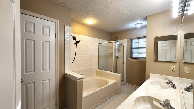 Building Photo - 4234 Heathfield Dr