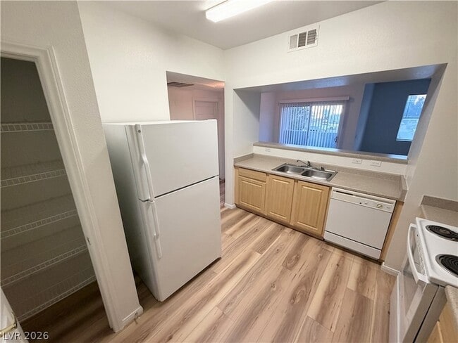 Building Photo - 6955 N Durango Dr