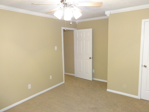 Building Photo - 2011 Wickburn Dr