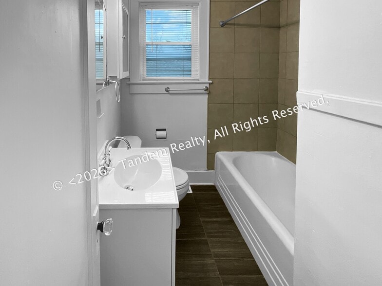 Building Photo - 1602 16th Ave S