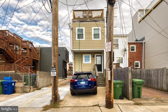 Building Photo - 800 S Curley St