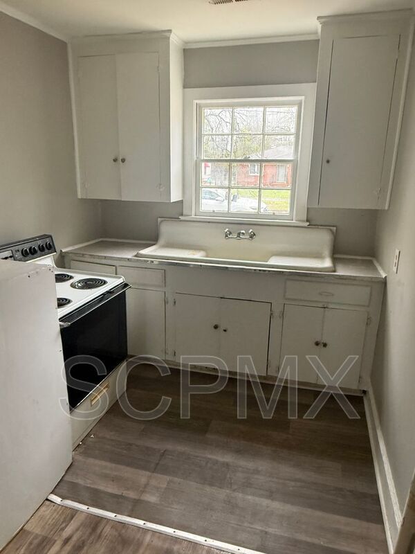 Building Photo - 414-B E Charlotte Ave