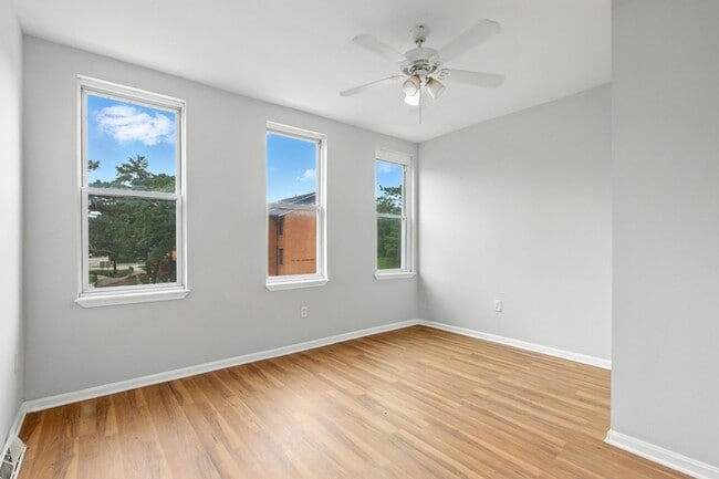 Building Photo - 1211 E Oliver St