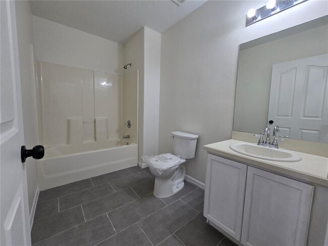 Building Photo - 6889 Lake Eaglebrooke Dr