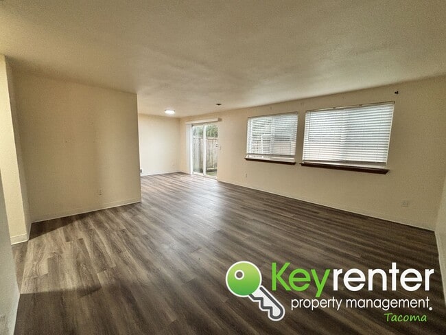 Building Photo - Spacious 3-Bedroom Home in Quiet Lakewood Cul-de-Sac