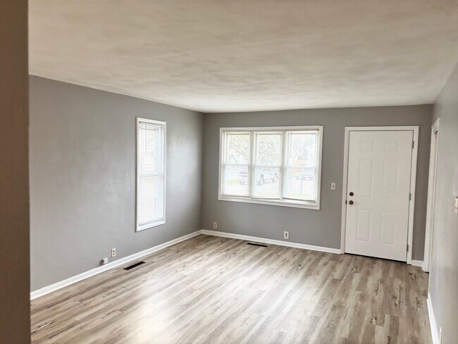 Building Photo - Birchwood Dr