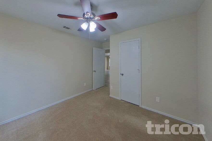 Building Photo - 5423 Sabine Ln