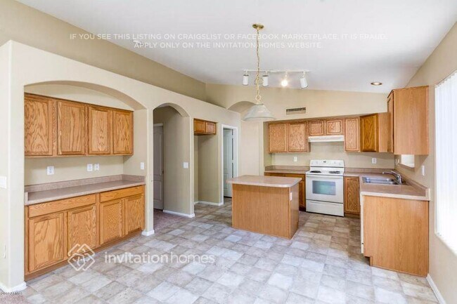 Building Photo - 12426 W Rancho Dr