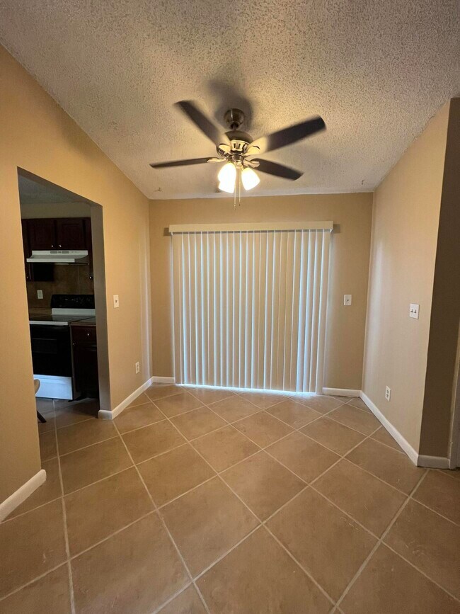 Building Photo - 210 Sparrow Dr