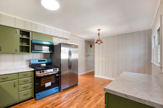 Building Photo - 405 Westwood Dr