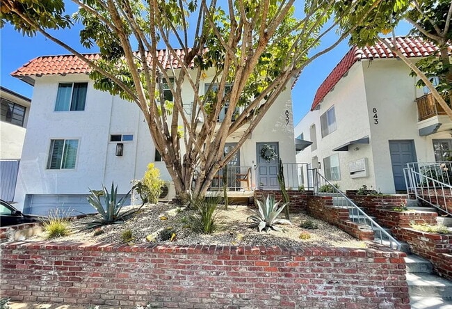 Building Photo - Amazing and Wonderful one bedroom Apartment .