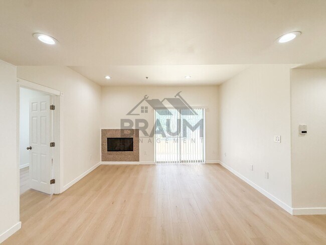 Building Photo - 10849 Fruitland Dr