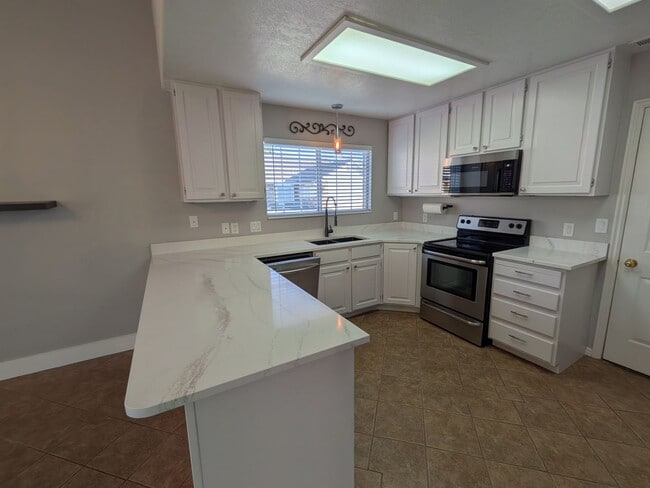 Building Photo - Easy Living! 3 Bedroom Home in St. George