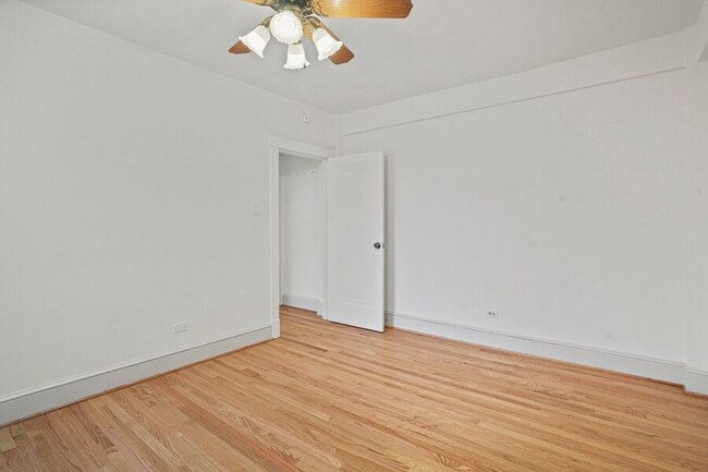 Building Photo - Amazing One-Bedroom Adams Morgan Unit! - W...