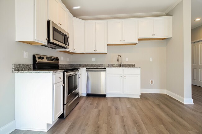 Building Photo - 150 N Church St