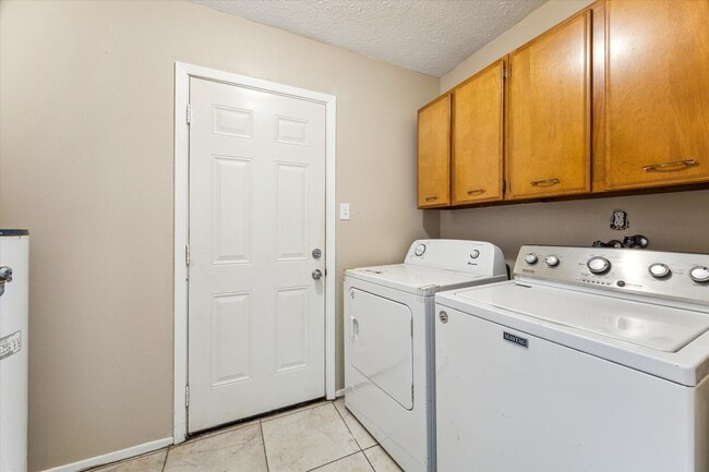 Building Photo - 503 Mary Ann Dr