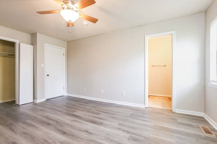 Building Photo - 123 Almond Cove