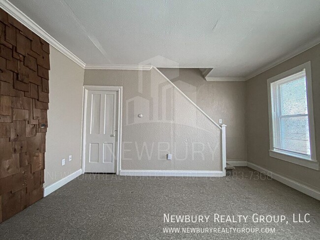 Building Photo - 39 Hickory St