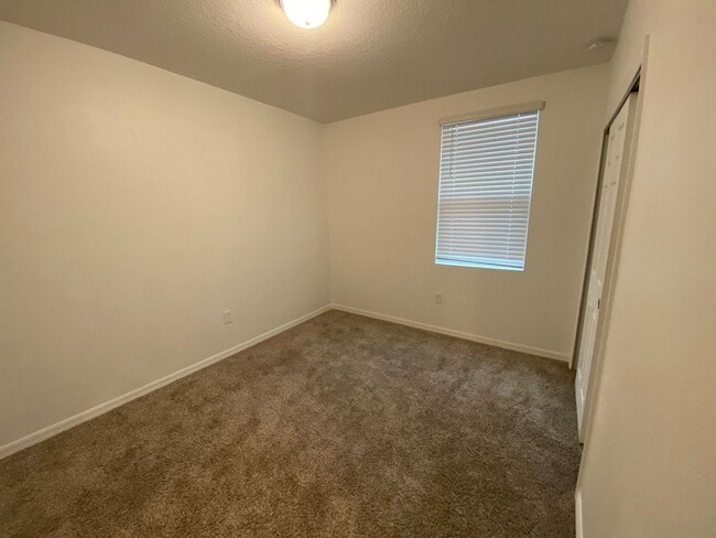 Building Photo - 3 Bedroom 2 Bath Home in Orchid Terrace fo...