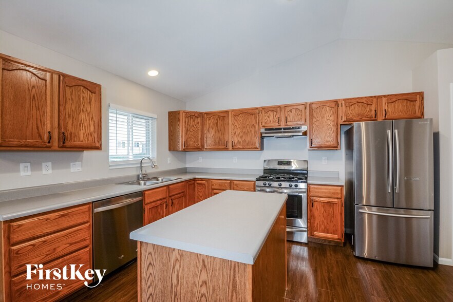 Building Photo - 10 Kingsmont Ct