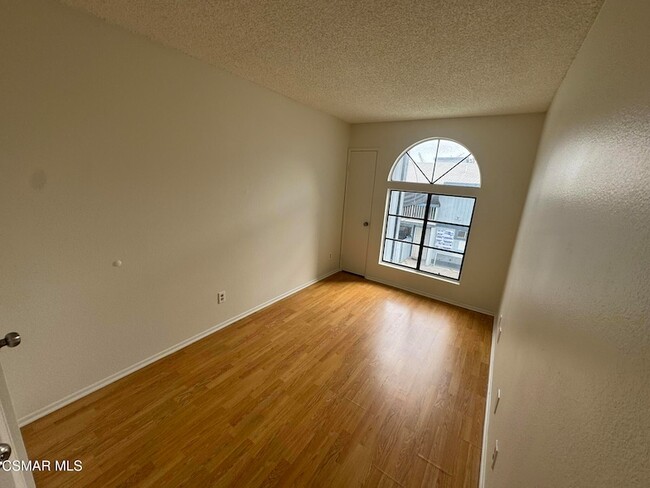 Building Photo - 14520 Plummer St
