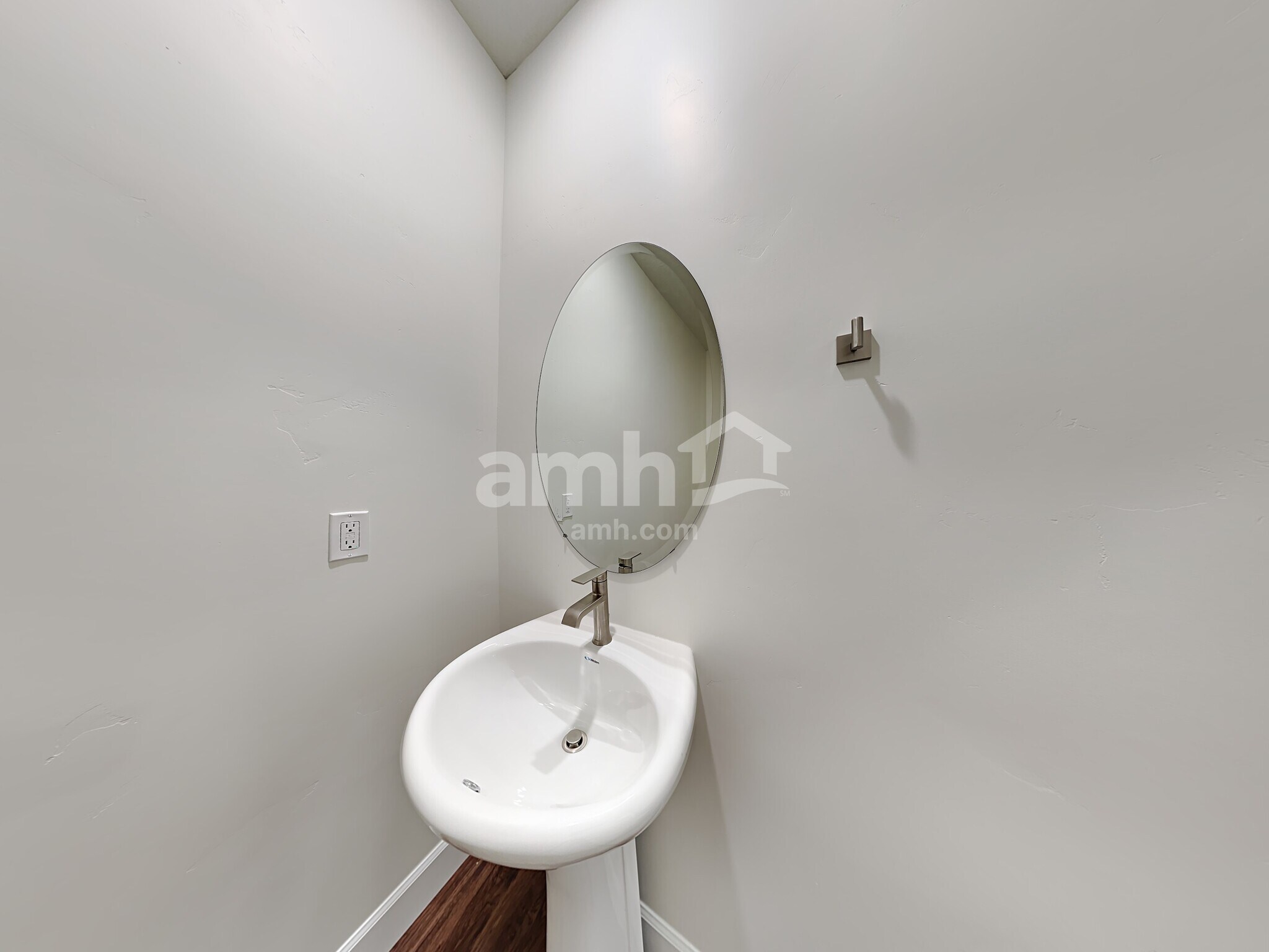 Building Photo - 1187 N Golden Spoke Dr