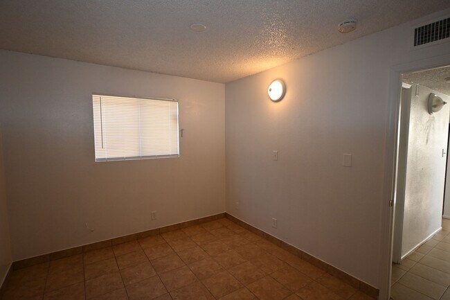 Building Photo - 2301 Stewart Ave
