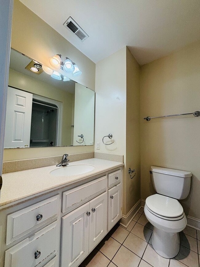 Building Photo - 204 Heights Ln