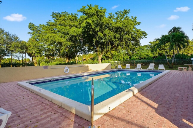 Building Photo - 8412 Shadow Ct