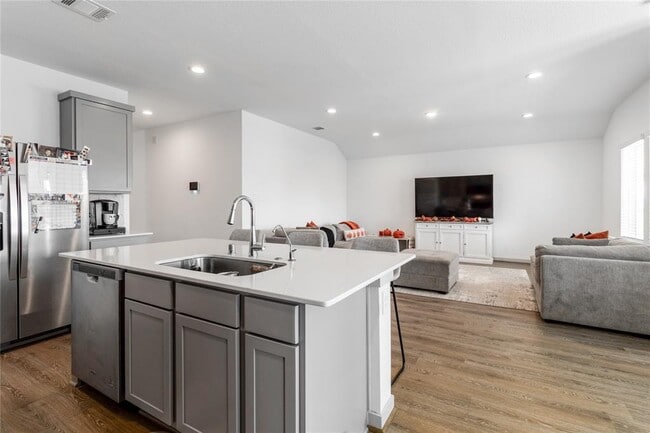 Building Photo - 13938 Red River Dr