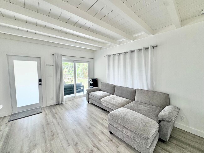 Building Photo - 1130 NE 18th Ave