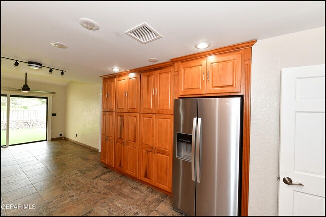Building Photo - 5900 Mira Hermosa Dr