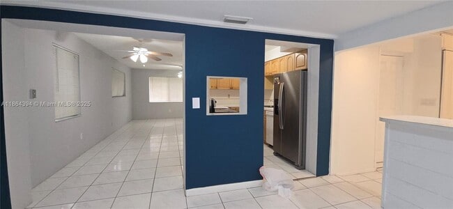 Building Photo - 502 N 70th Way