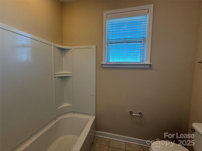 Building Photo - 109 Community Park Ln