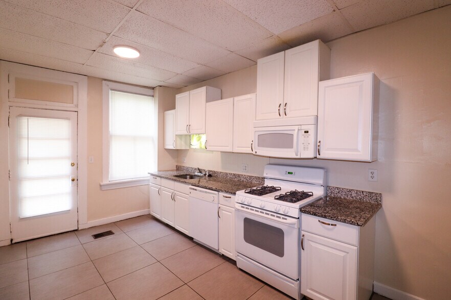 Building Photo - 2615 Eden Ave