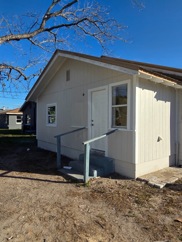 Building Photo - 1102 E Canal St