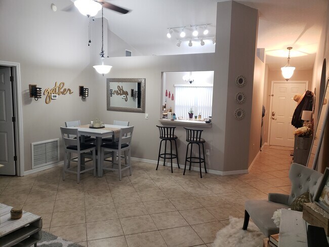 Building Photo - 3848 Bayshore Cir