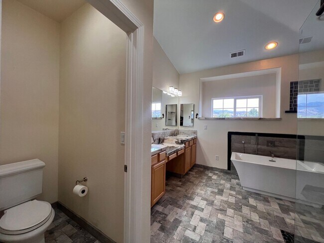 Building Photo - Large Beautiful Home off Toll Rd, South Reno