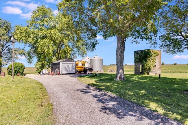 Building Photo - Charming 2 Bedroom, 1 Bathroom Rural Home for Rent