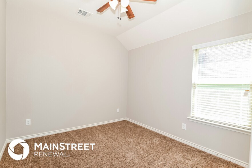 Building Photo - 571 Kara Dr