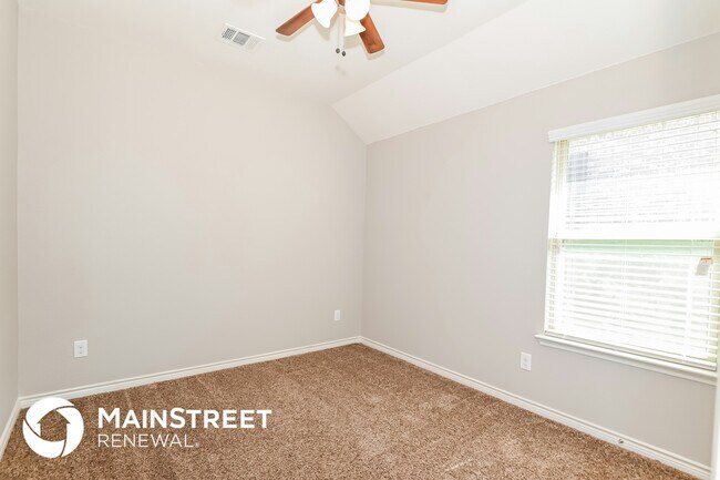 Building Photo - 571 Kara Dr