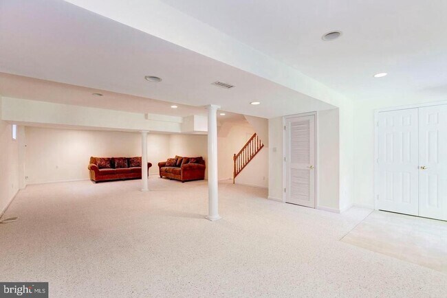 Building Photo - 11220 Broad Green Dr