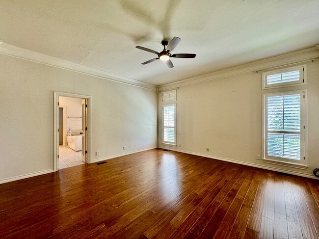 Building Photo - 2600 Sweetbriar Ct