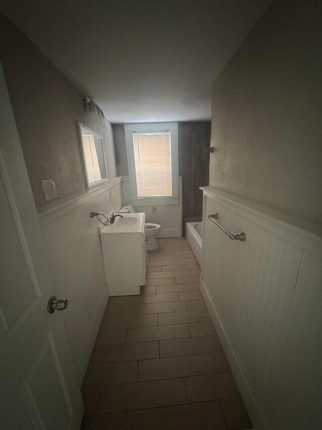 Building Photo - 2927 Calvert Ave