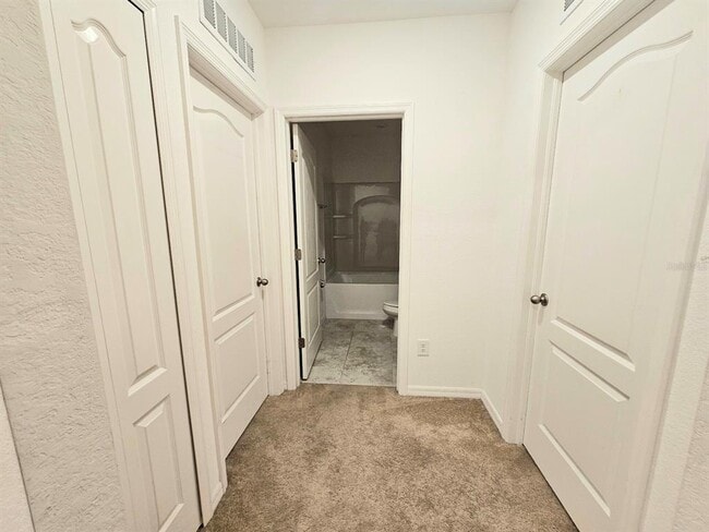 Building Photo - 3050 Beacon Dr