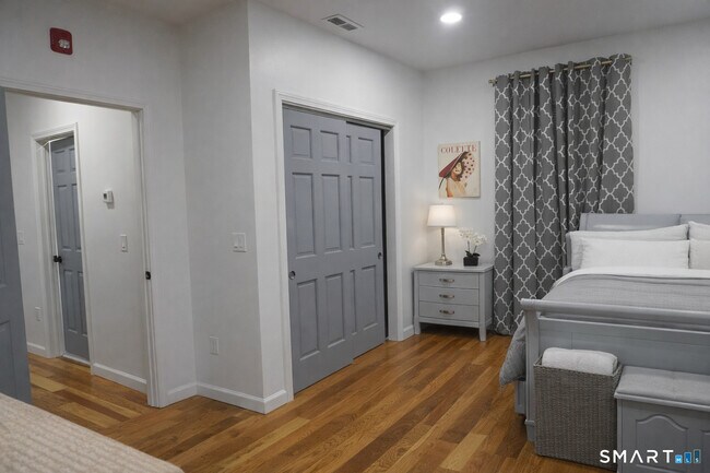 Building Photo - 171 Pequonnock St