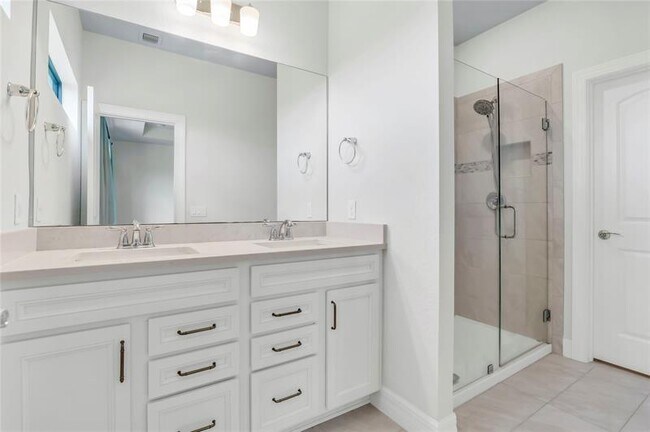 Building Photo - 4828 Chantilly Rd